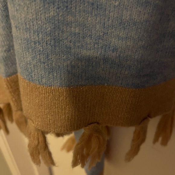 Never worn Lily Pulitzer shawl with gold sparkle trim - Picture 2 of 2